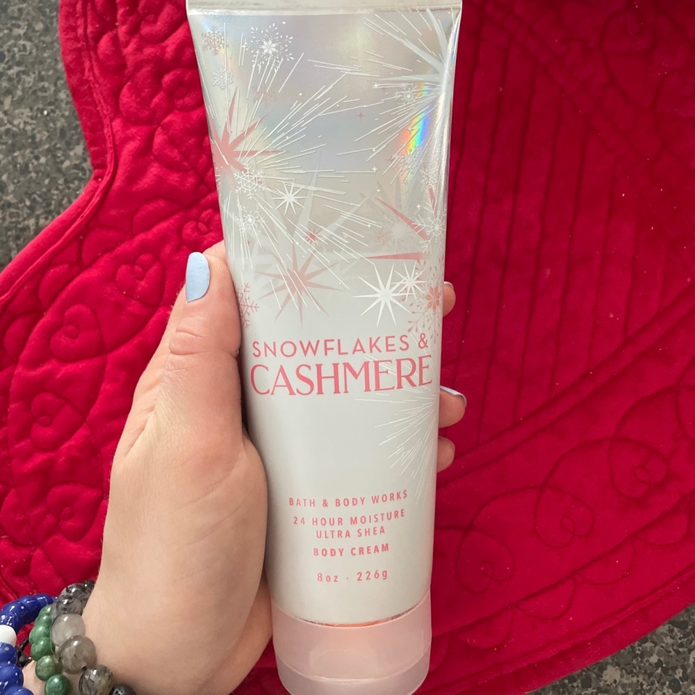 Bath&Body Works Snowflakes & Cashmere Body Lotion